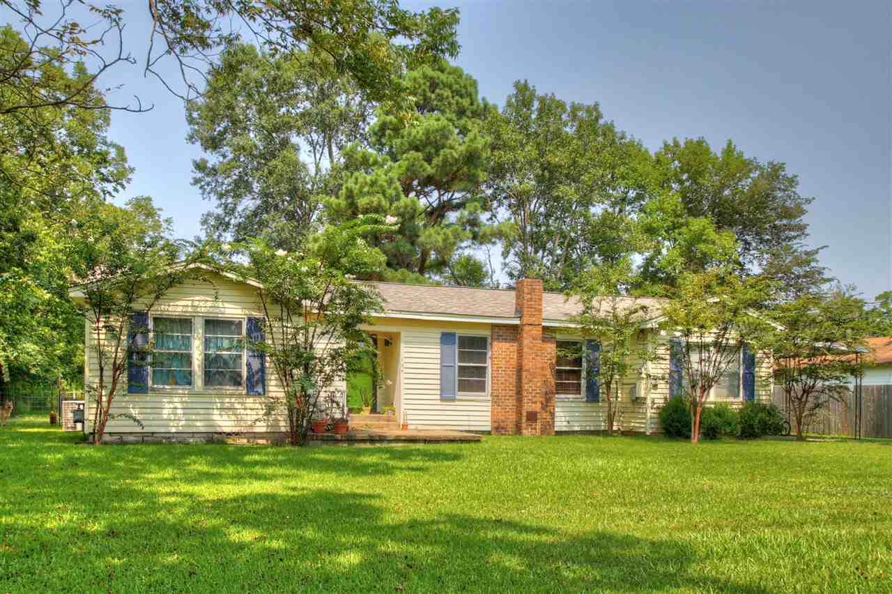 104 Hoskins - Photo 1