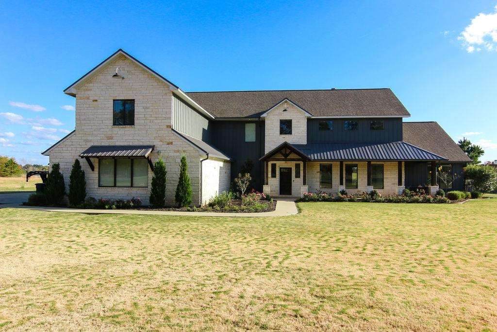 1677 Oak Ridge Dr - Photo 1