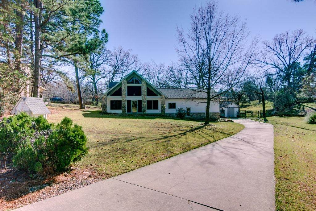 8 Pine Ridge Circle - Photo 1