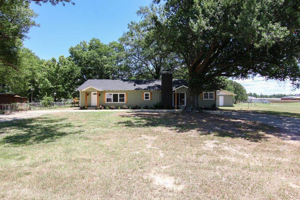 2615 Leopard Dr - Photo 1