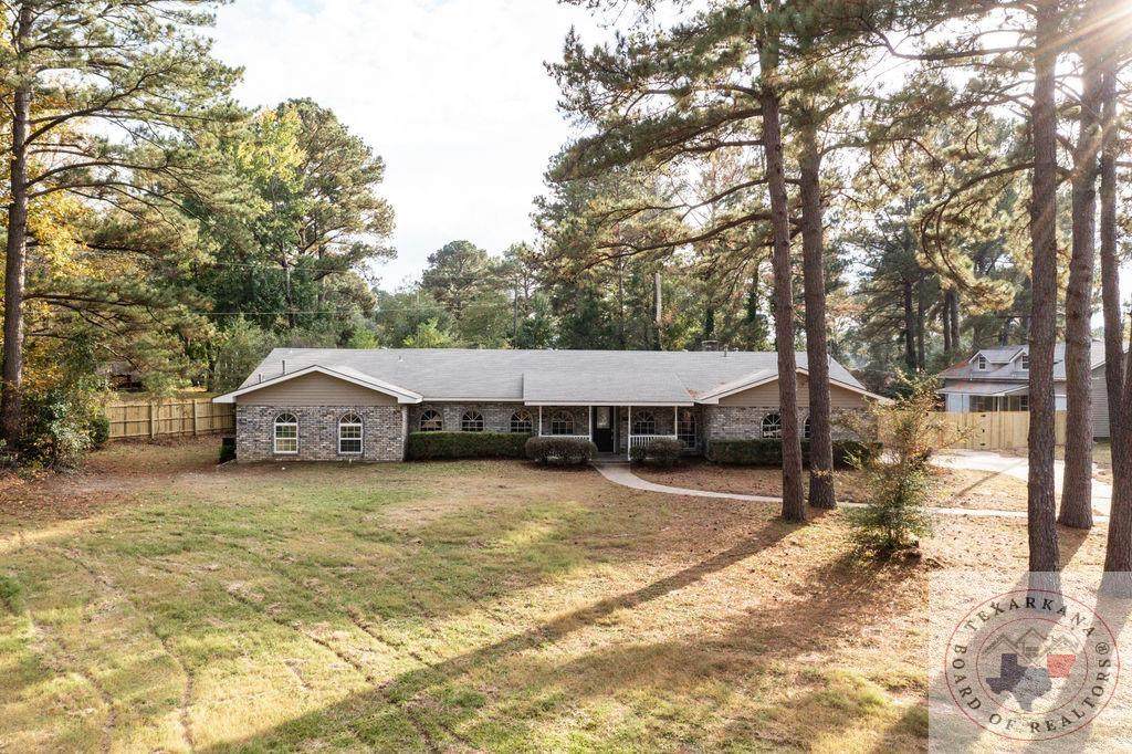 201 Chickasaw Cir - Photo 1