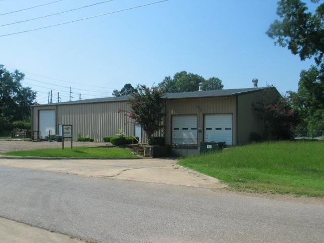 215 Louise St - Photo 1