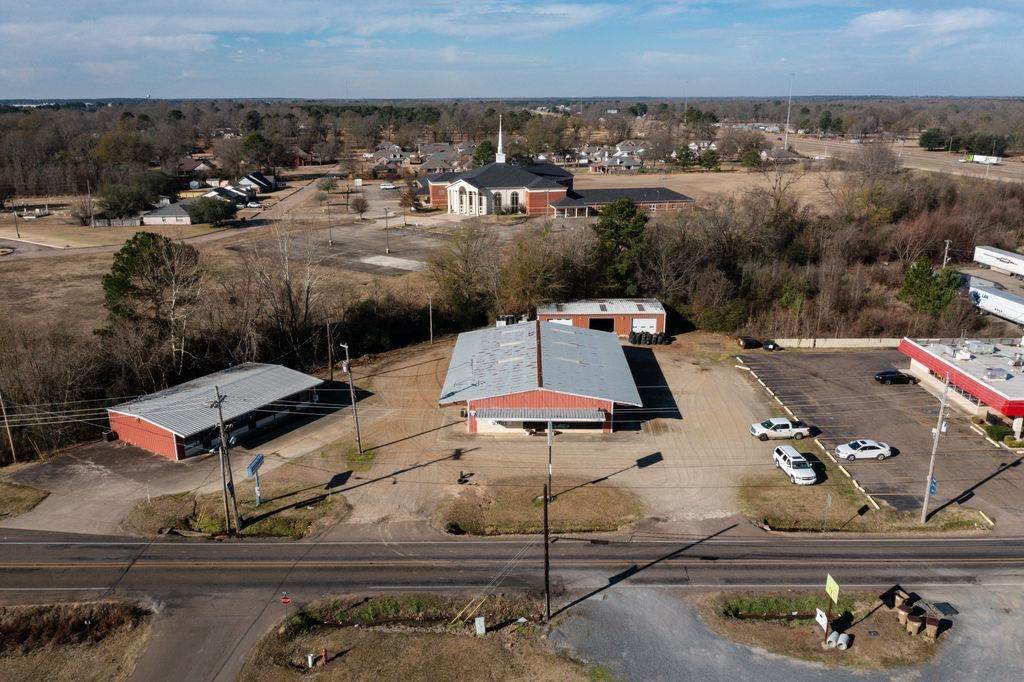 715 Main Street - Photo 1