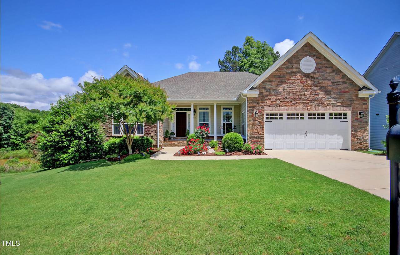 372 Farnleigh Drive - Photo 1