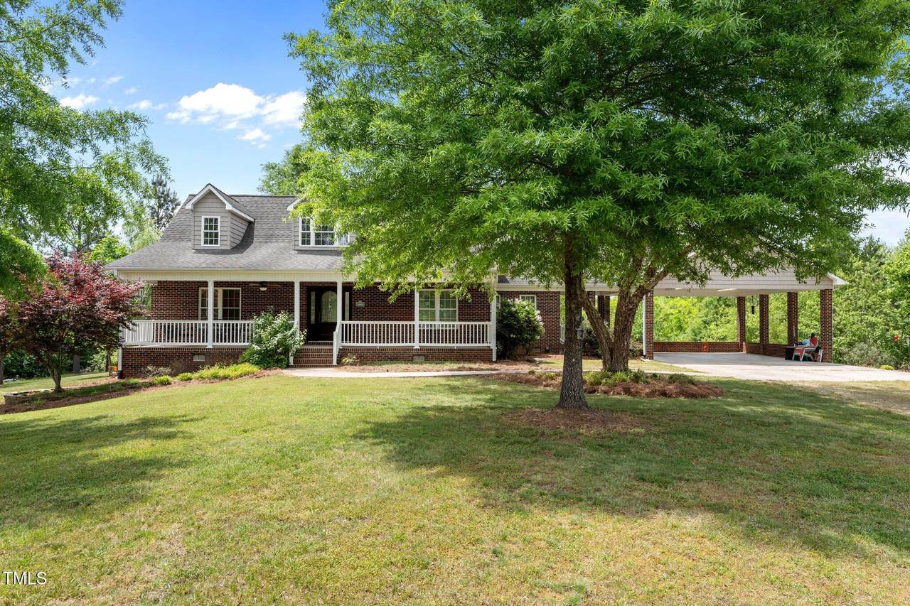 1852 Gwyn Road - Photo 1
