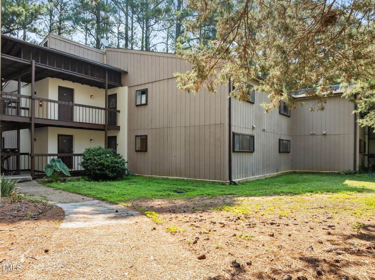 667 Pine Ridge Place - Photo 1