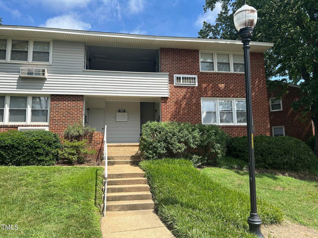 707 Daniels Street - Photo 1
