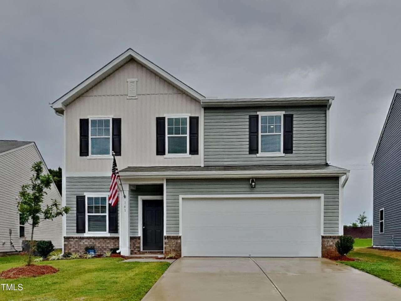 141 Gladstone Loop - Photo 1