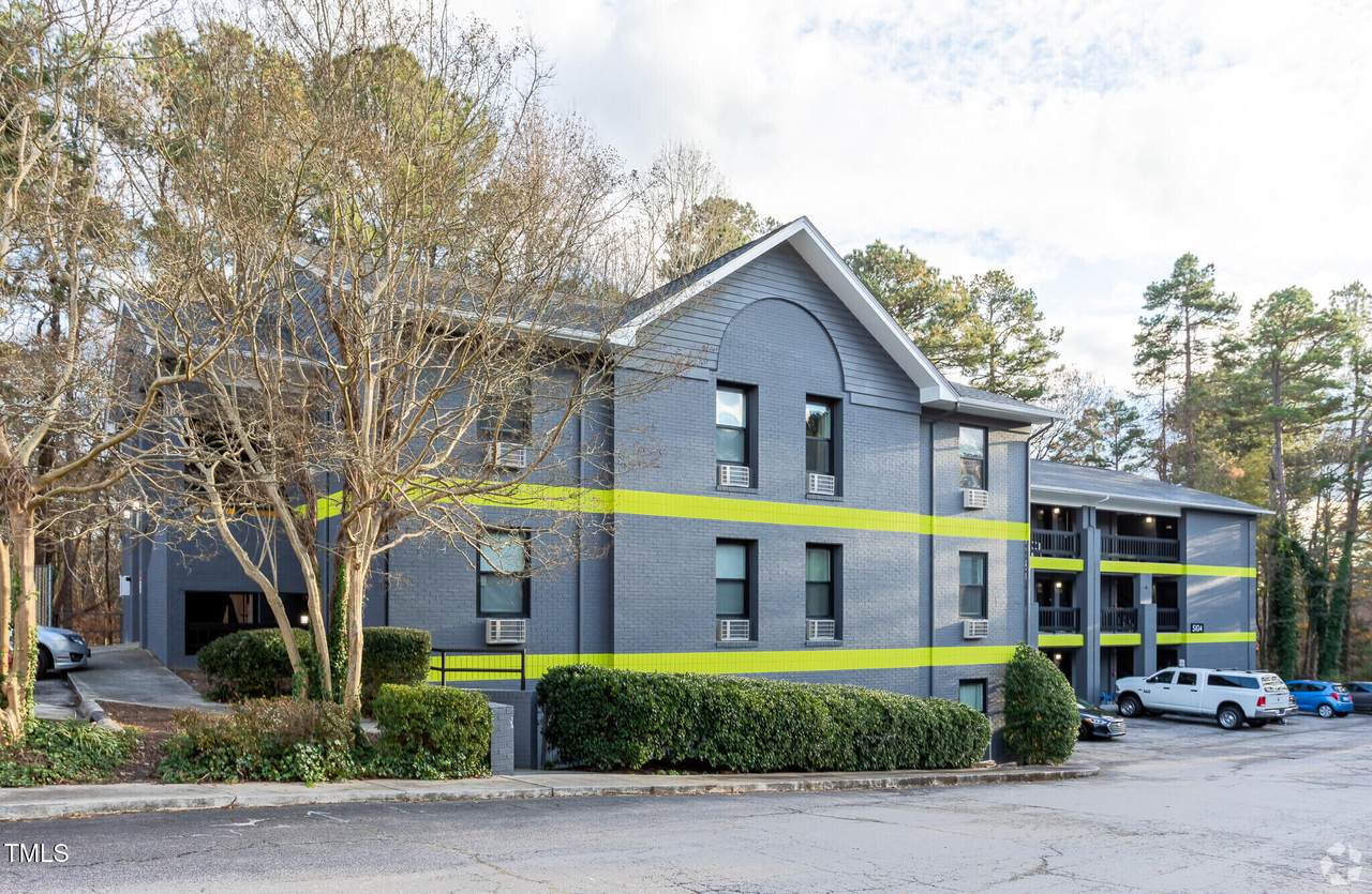 5104 Hollyridge Drive - Photo 1