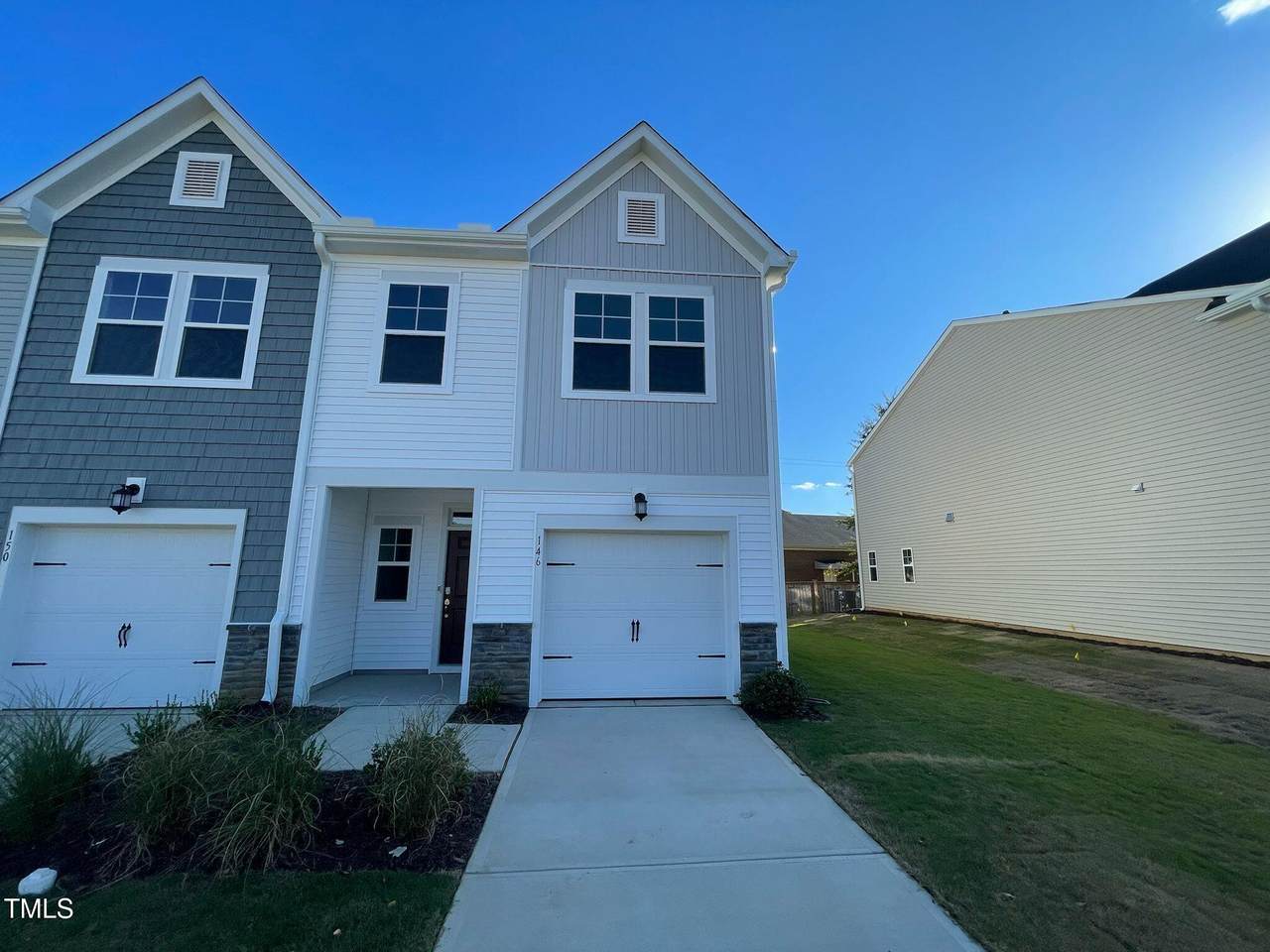 146 Paramount Drive - Photo 1