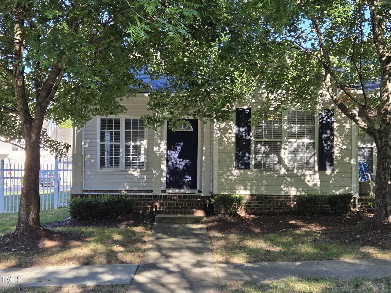 215 Highgate Circle - Photo 1