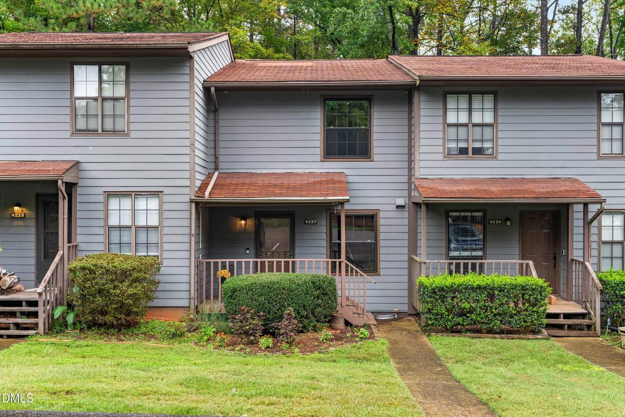 4237 The Oaks Drive - Photo 1