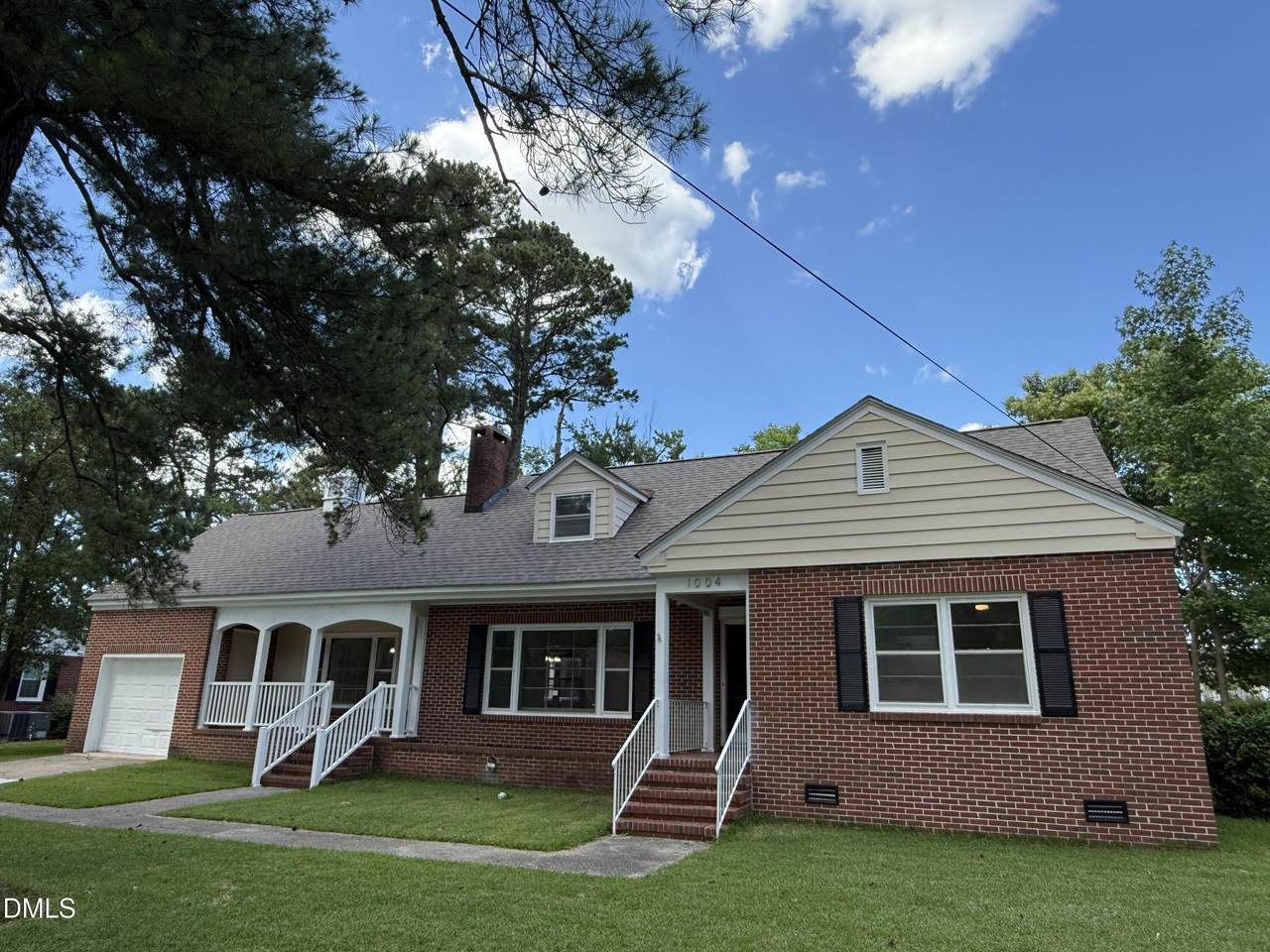 1004 Divine Street - Photo 1