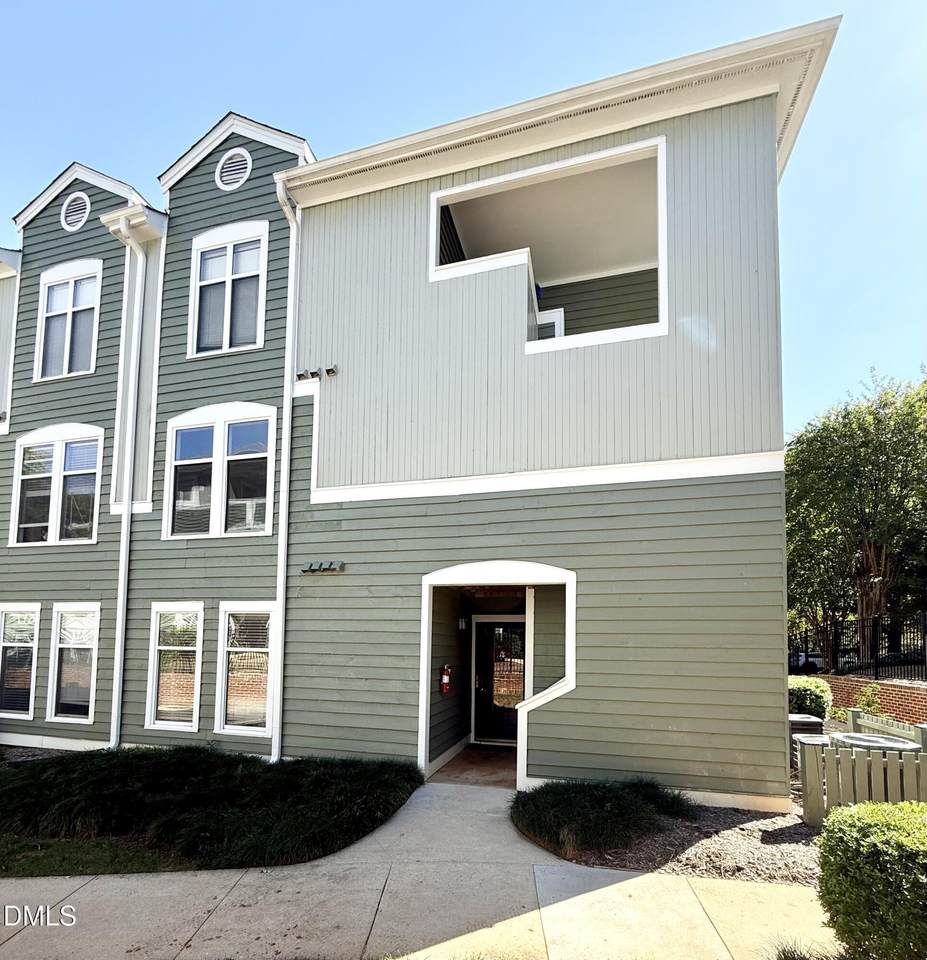 1101 Parkridge - Photo 1