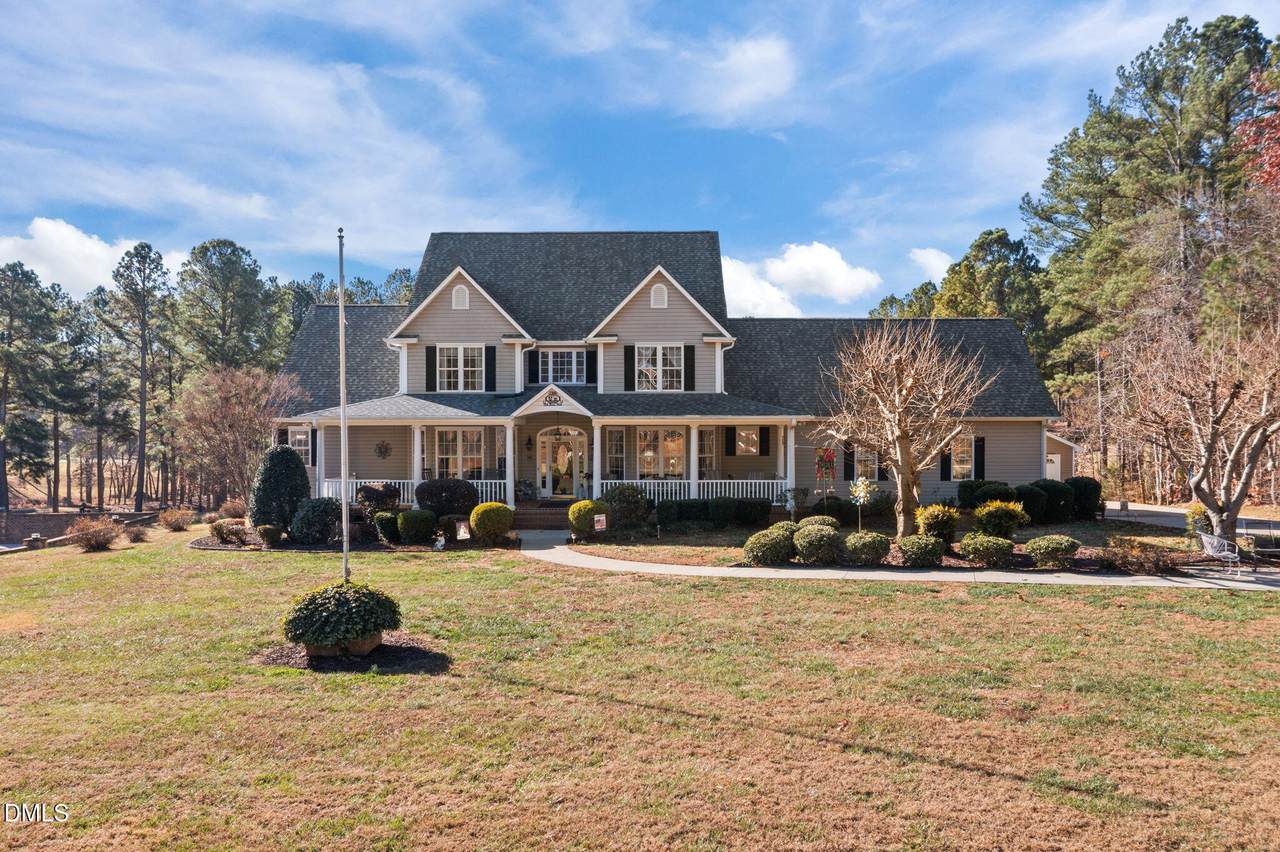 746 Club House Drive - Photo 1