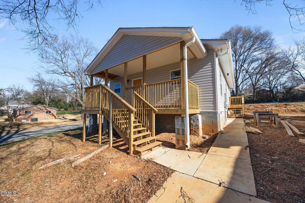 1105 8th Street - Photo 1