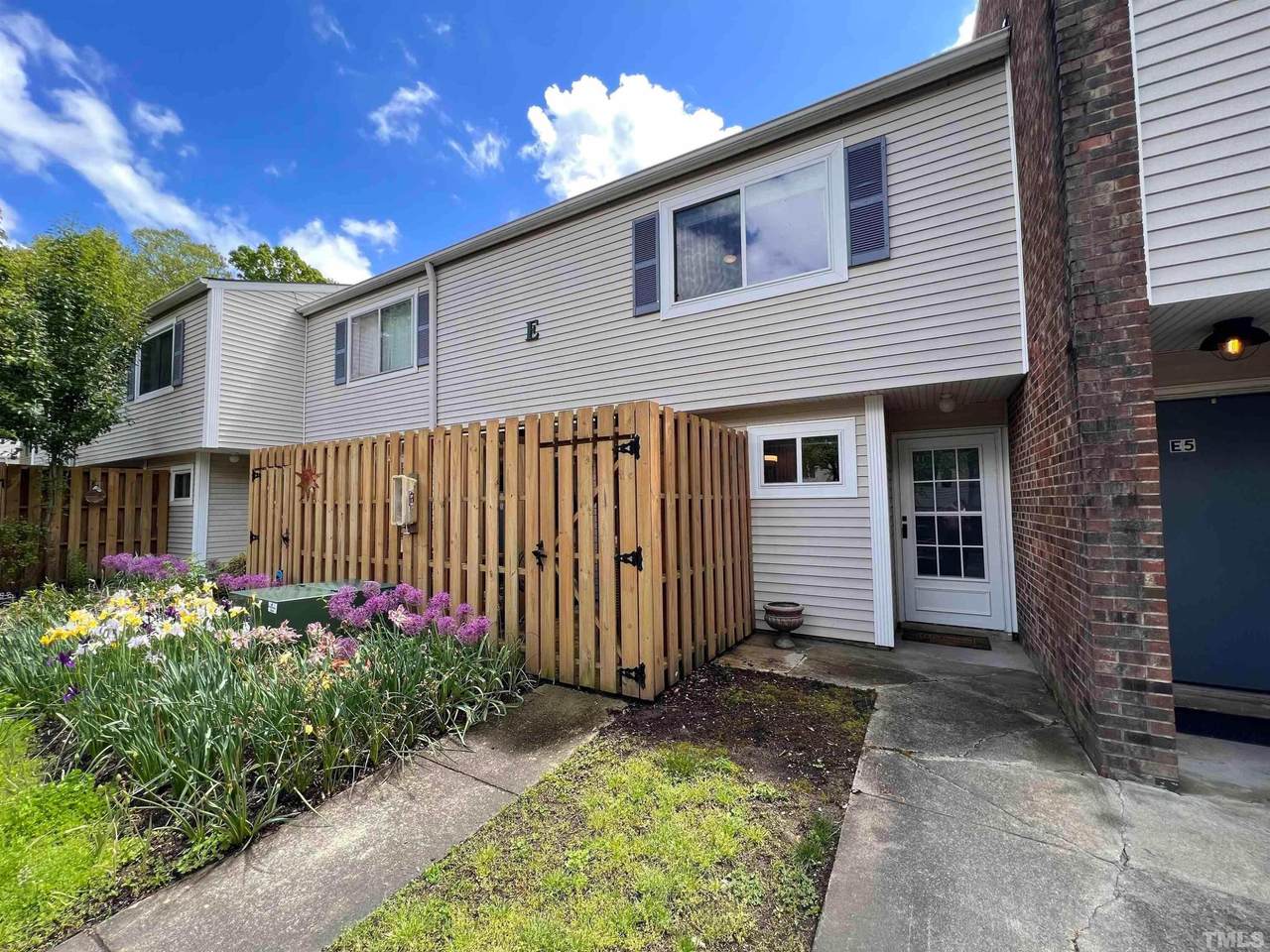 220 Elizabeth Street - Photo 1