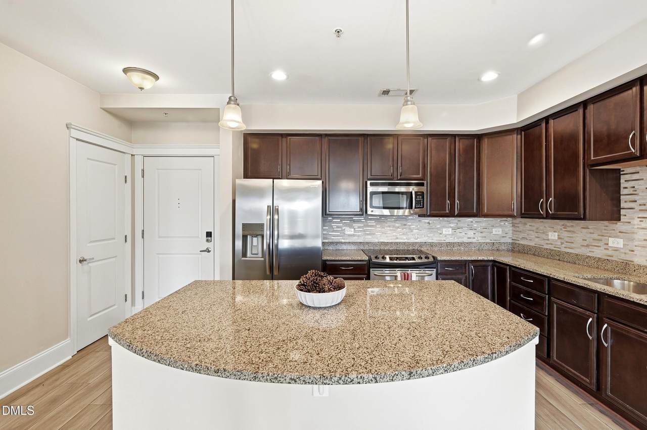 222 Glenwood Avenue - Photo 1