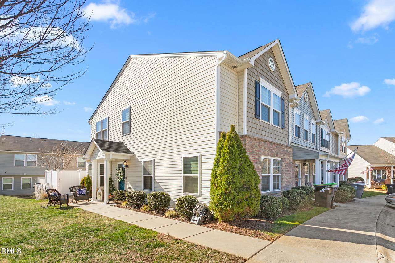 1136 Rose Petal Way - Photo 1