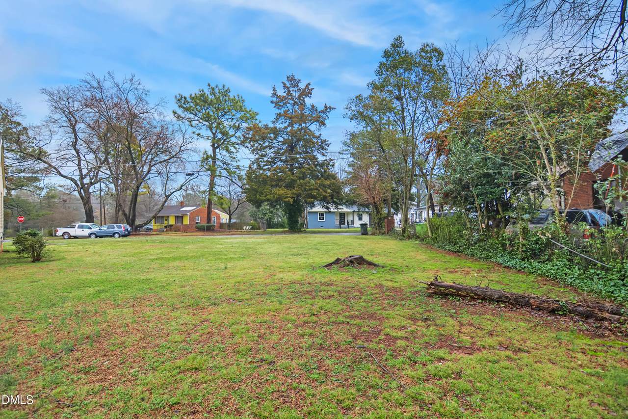 404 Lamont Street - Photo 1
