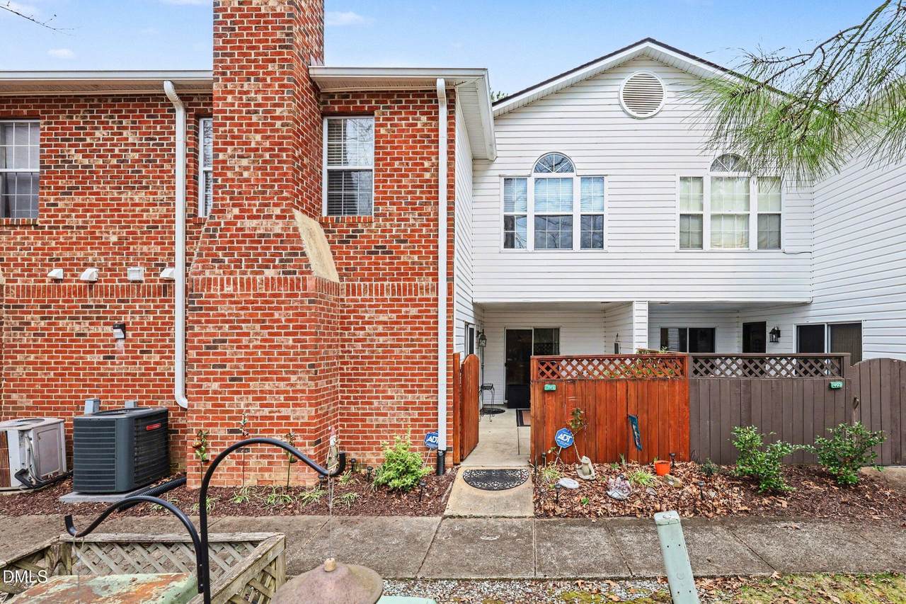 391 Summerwalk Circle - Photo 1
