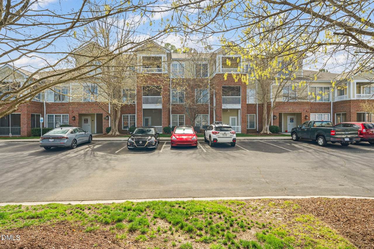 423 Waterford Lake Drive - Photo 1