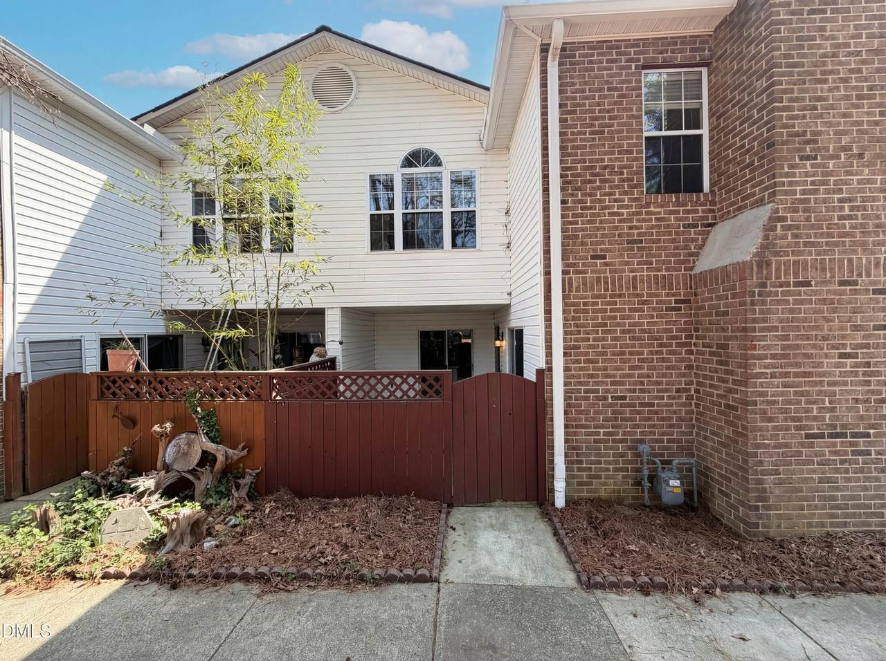 320 Summerwalk Circle - Photo 1