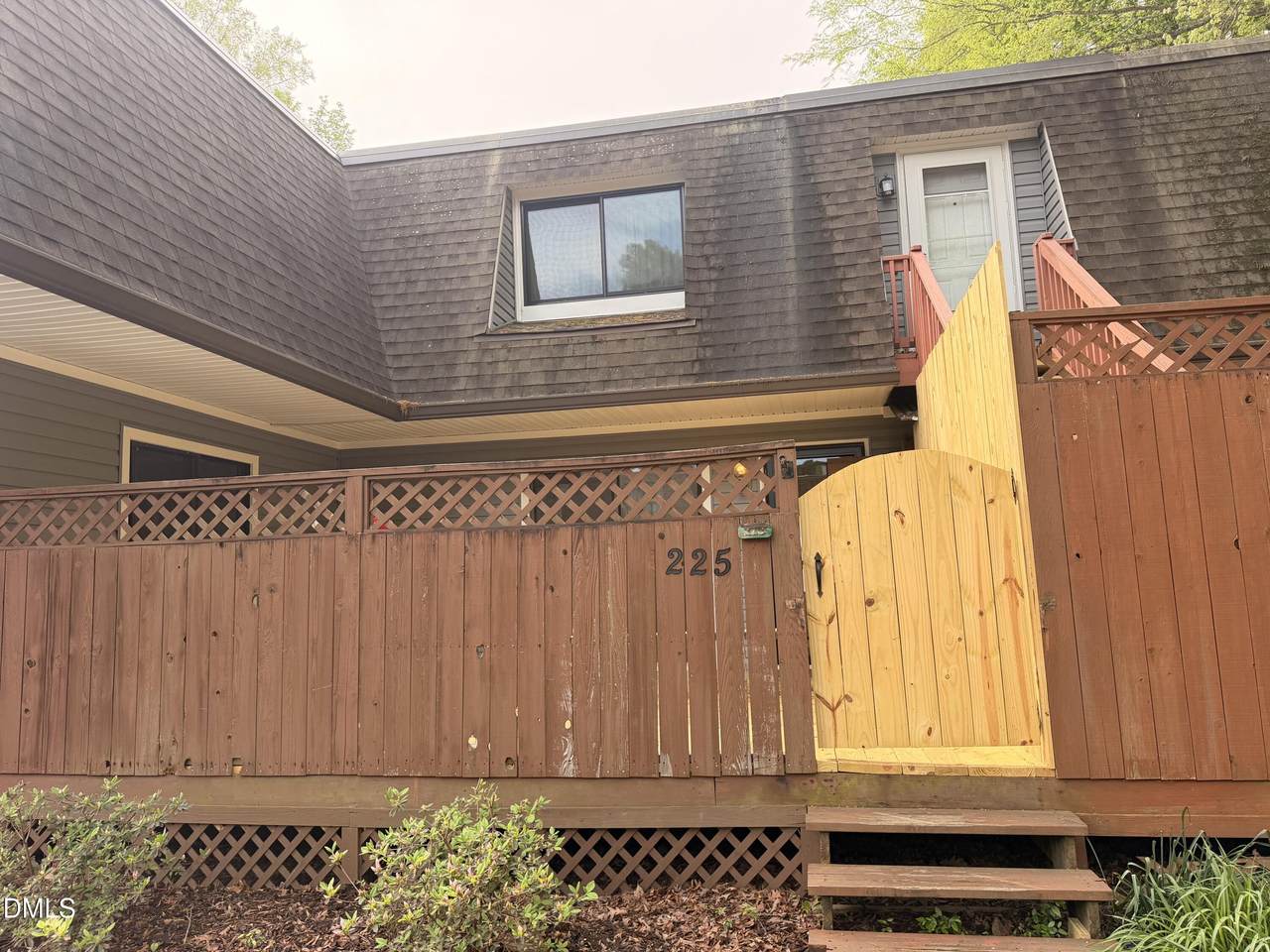 225 Summerwalk Circle - Photo 1