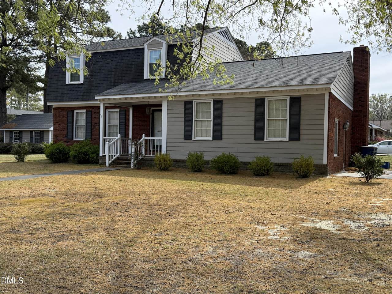907 Chestnut Drive - Photo 1