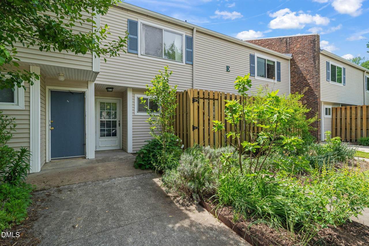 220 Elizabeth Street - Photo 1
