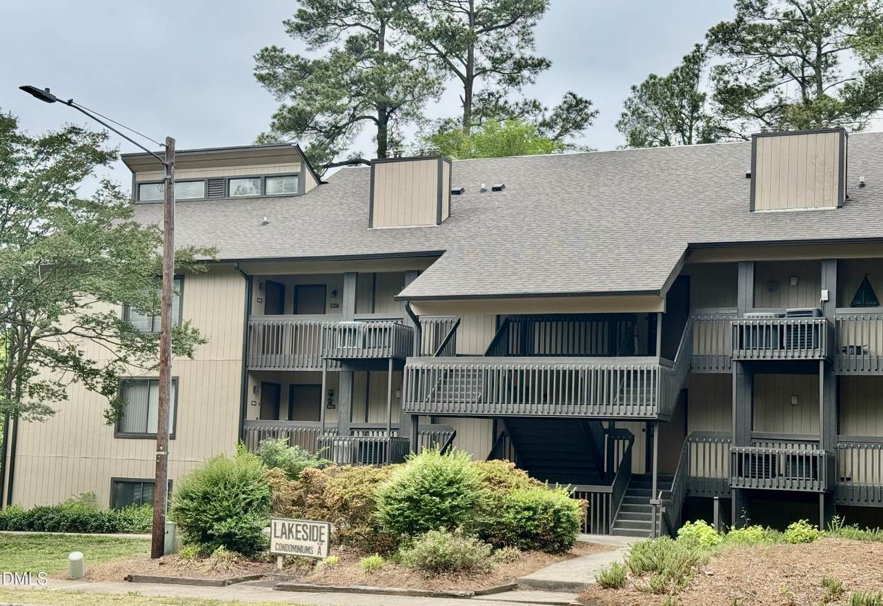 3027 Huntleigh Drive - Photo 1