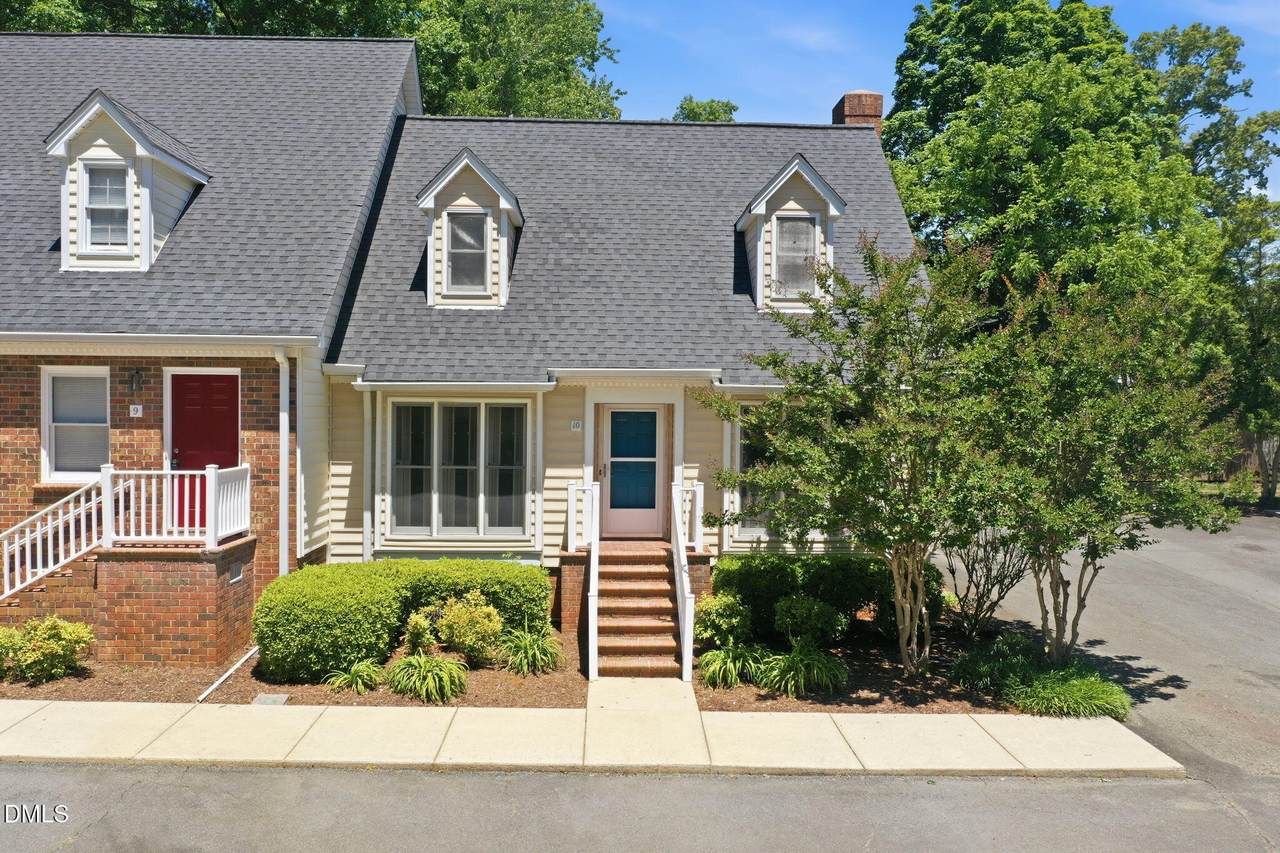 1121 Sherwood Drive - Photo 1