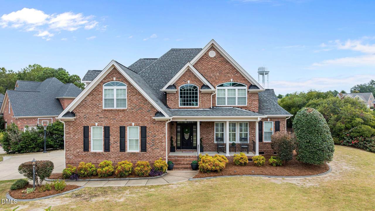 16 Tudor Way - Photo 1