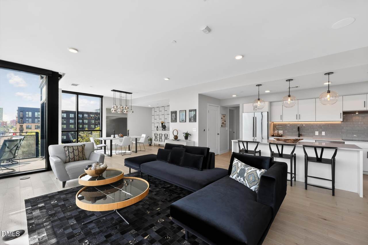 1105 Main Street - Photo 1