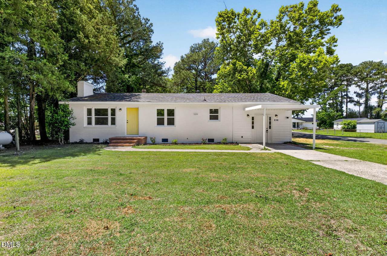 210 Crestview Drive - Photo 1