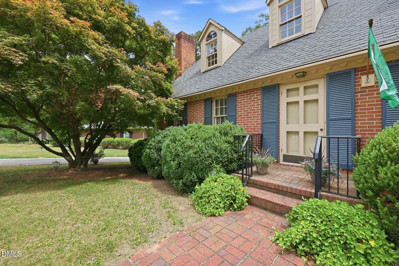 212 Hillcrest Drive - Photo 1