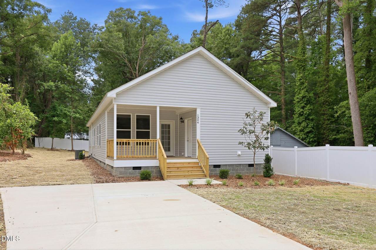 1304 Goldsboro Avenue - Photo 1