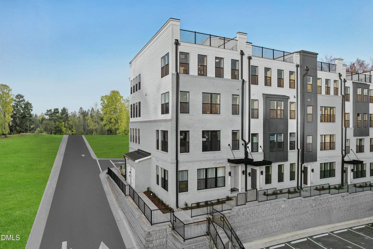 164 White Street - Photo 1