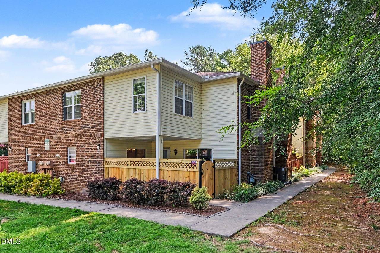 473 Summerwalk Circle - Photo 1