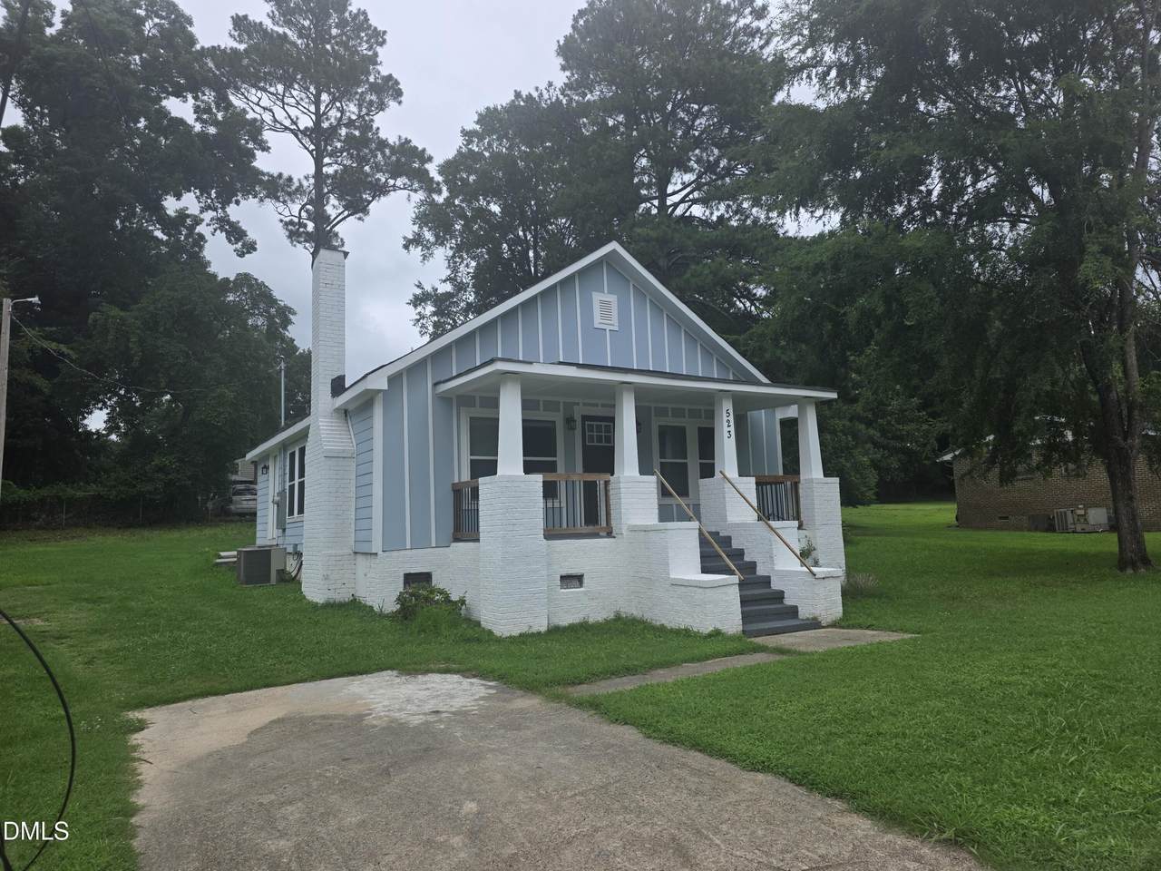 523 Nelson Avenue - Photo 1