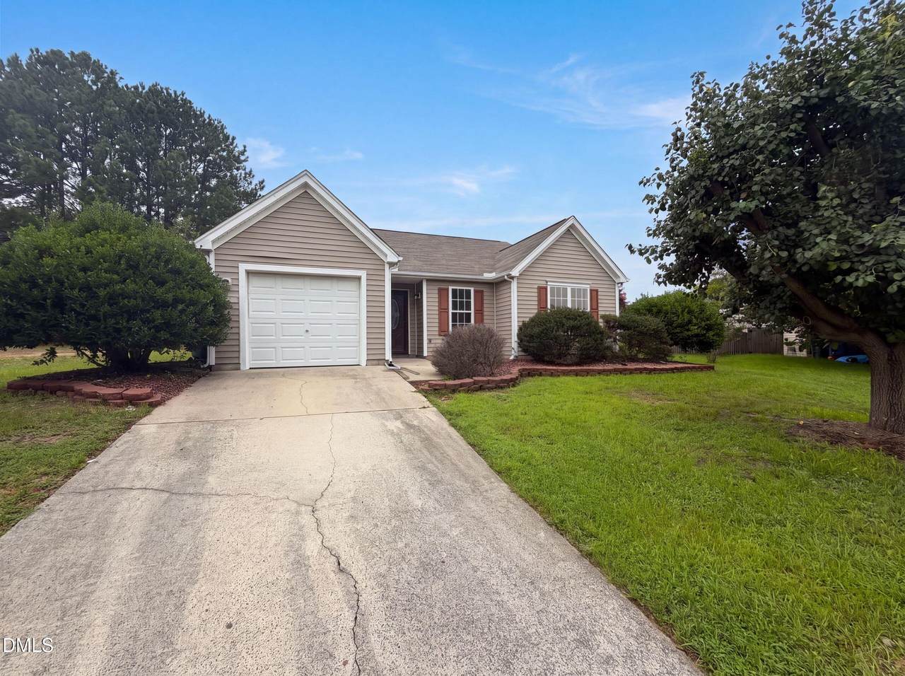 311 Pebble Way - Photo 1