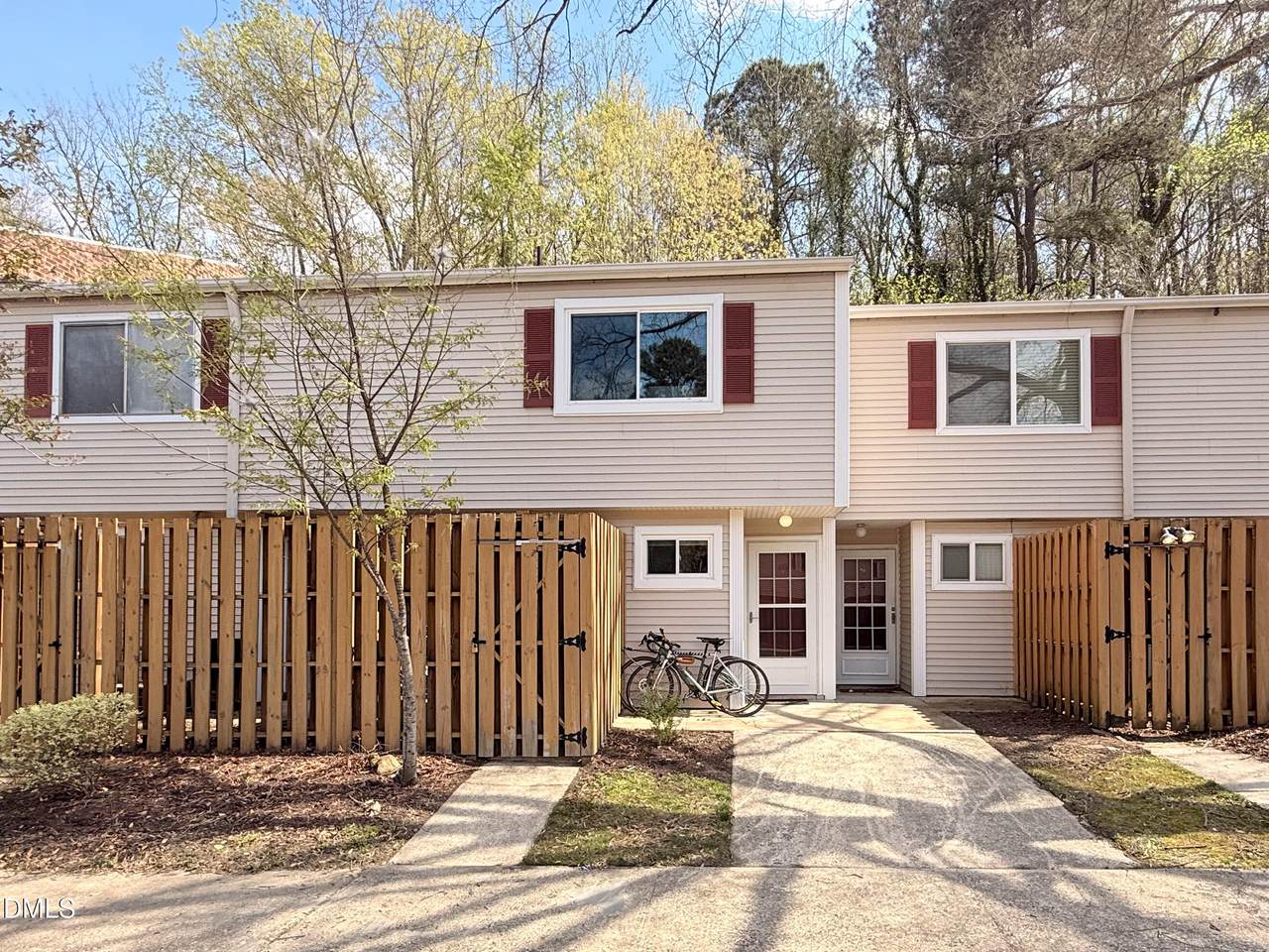 220 Elizabeth Street - Photo 1