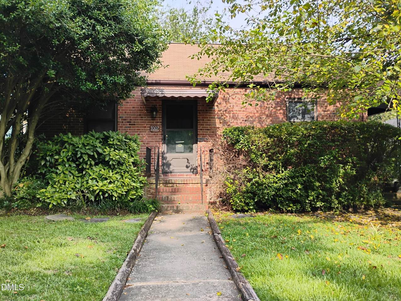 1007 Rosehill Avenue - Photo 1