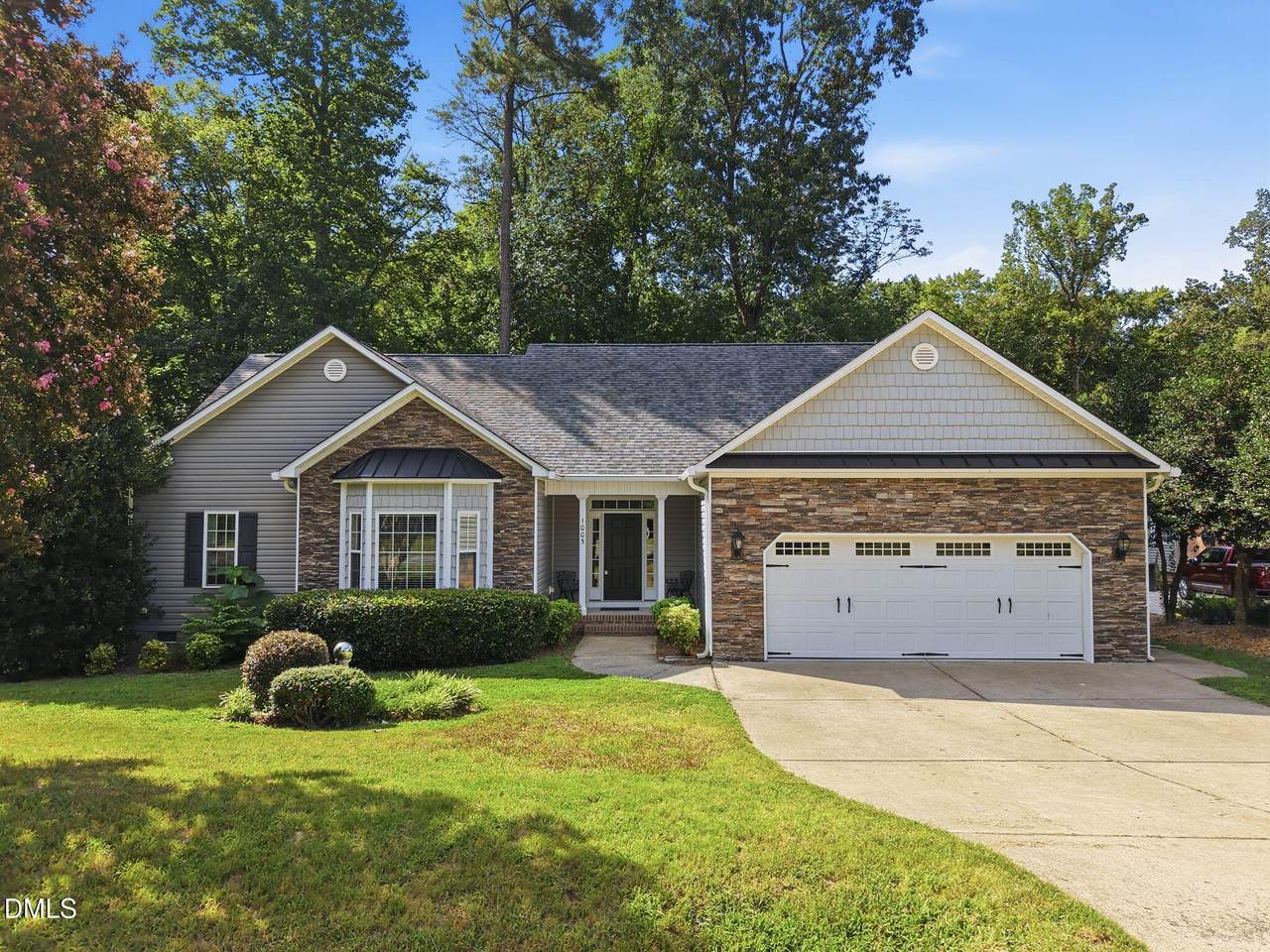 1005 Shannon Court - Photo 1