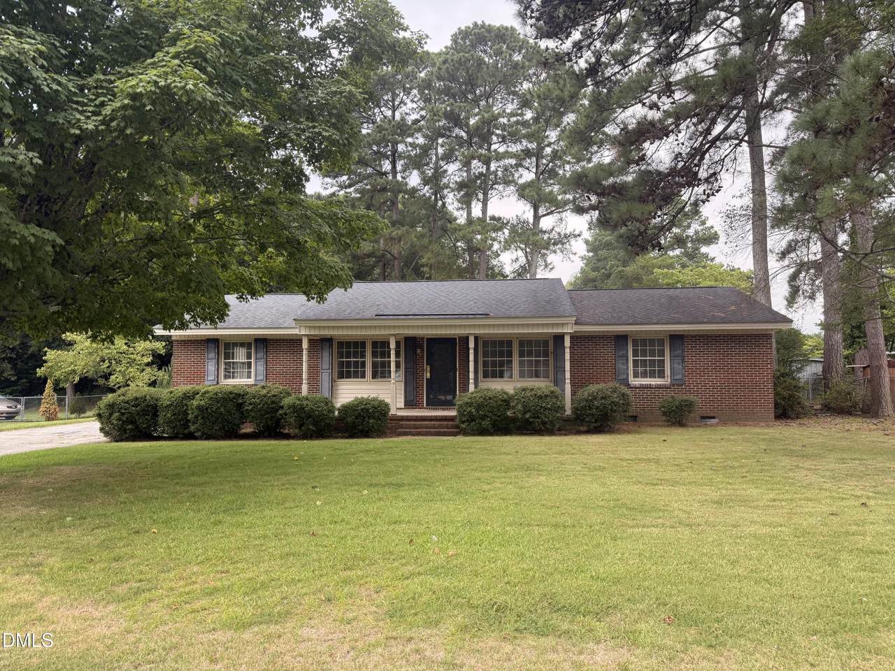 803 Morris Circle - Photo 1