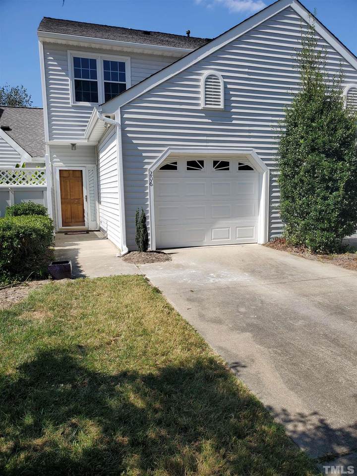 206 Lakewater Drive - Photo 1