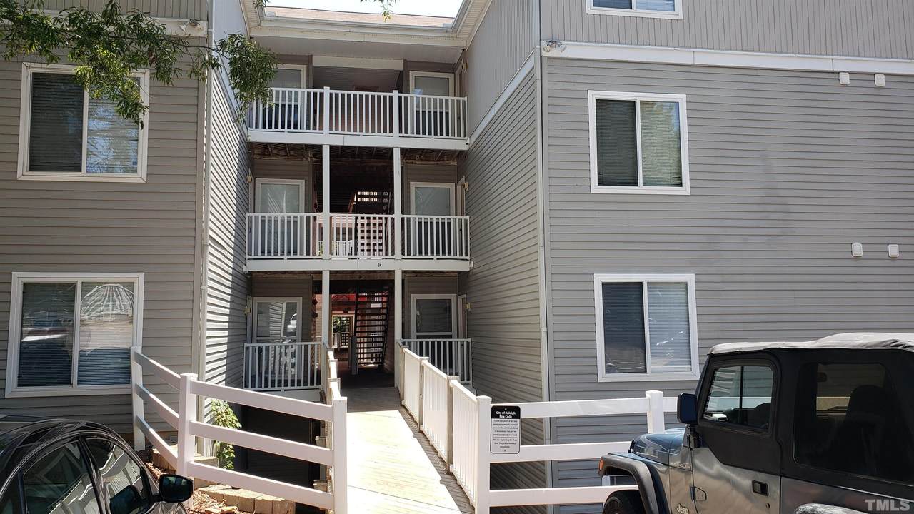 1410 Collegiate Circle - Photo 1