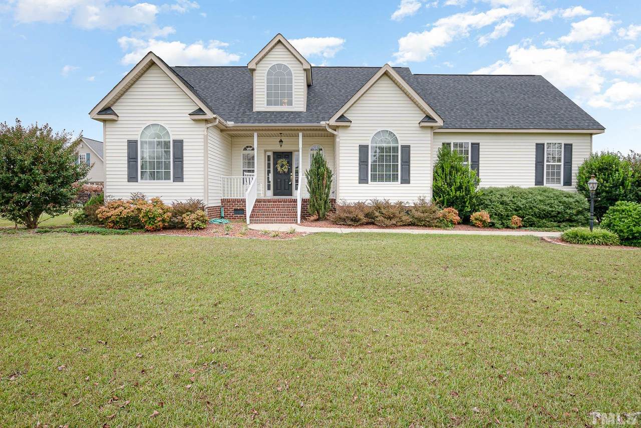 208 Edgebrook Drive - Photo 1