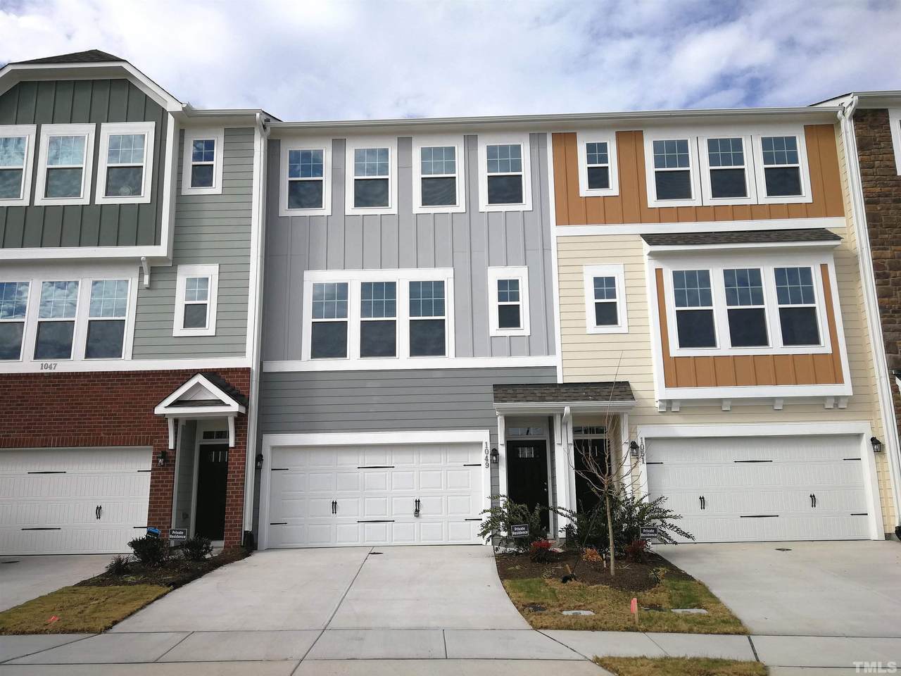 1049 Islip Place - Photo 1