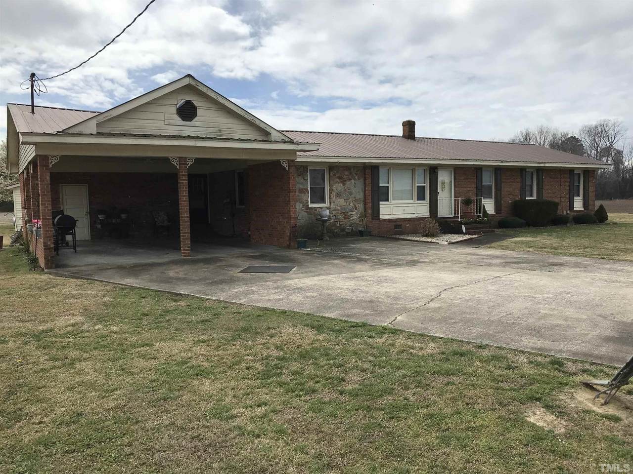 541 Artis Road - Photo 1